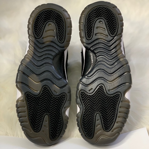 Jordan 11 Retro ‘Heiress’ - Picture 3 of 4